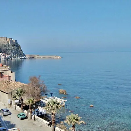 Apartment Alley 8 Scilla