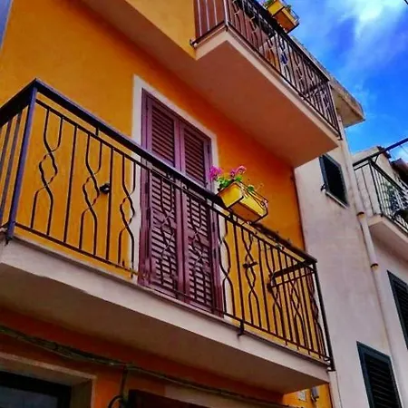 Alley 8 Apartment Scilla